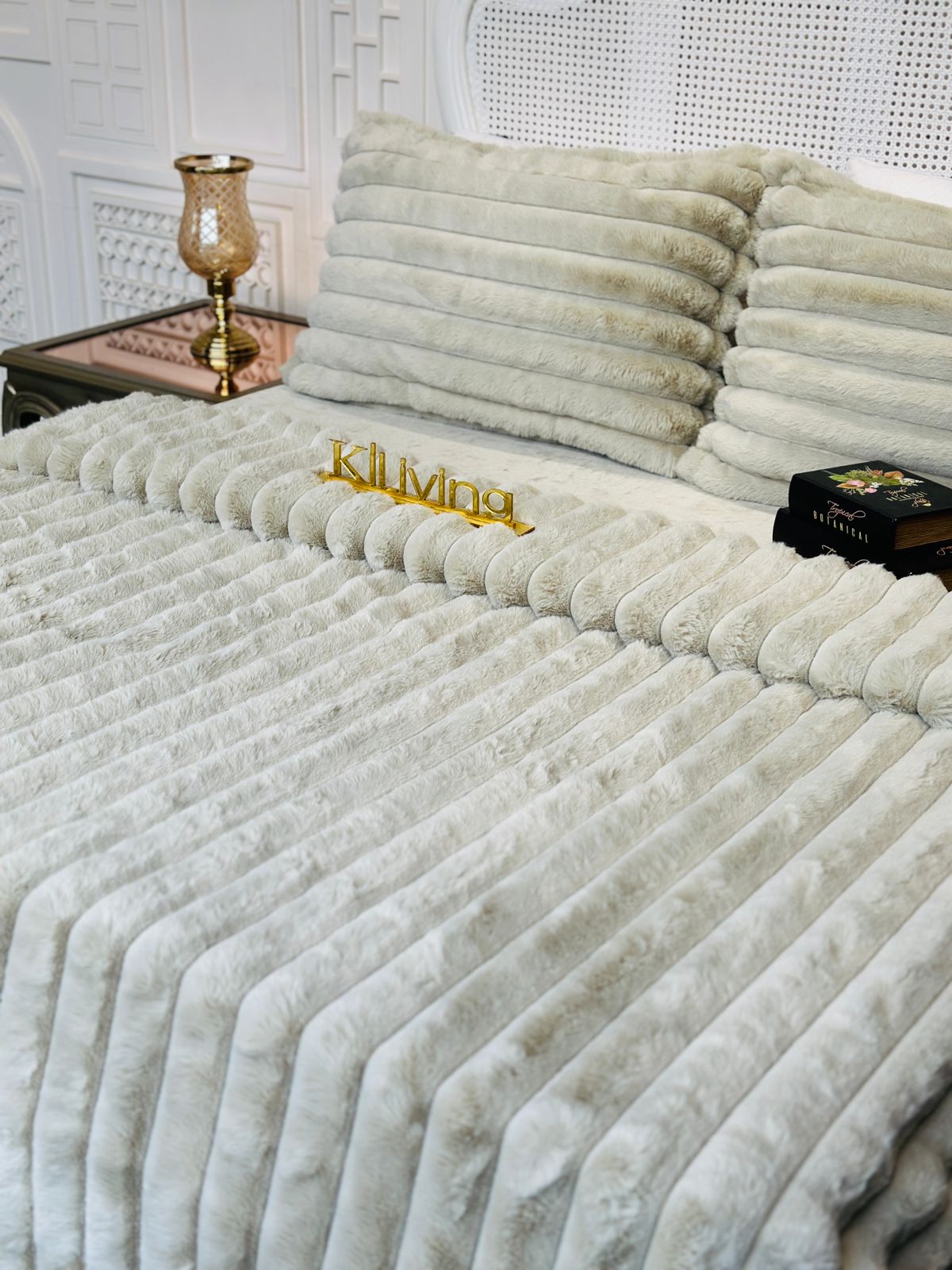 Luxury Ultra-Soft Faux Fur Bedding Set | 1 Quilt + 2 Pillow Shams