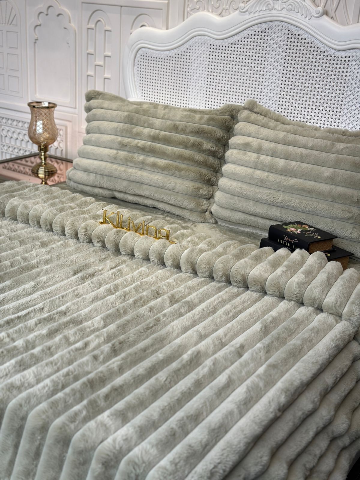 Luxury Ultra-Soft Faux Fur Bedding Set | 1 Quilt + 2 Pillow Shams