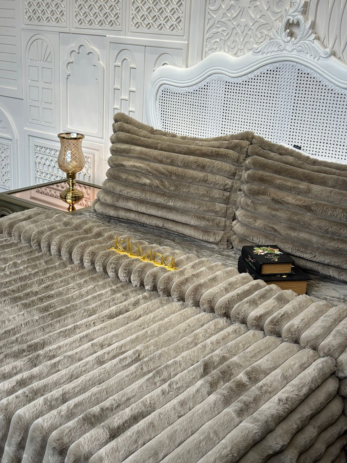 Luxury Ultra-Soft Faux Fur Bedding Set | 1 Quilt + 2 Pillow Shams