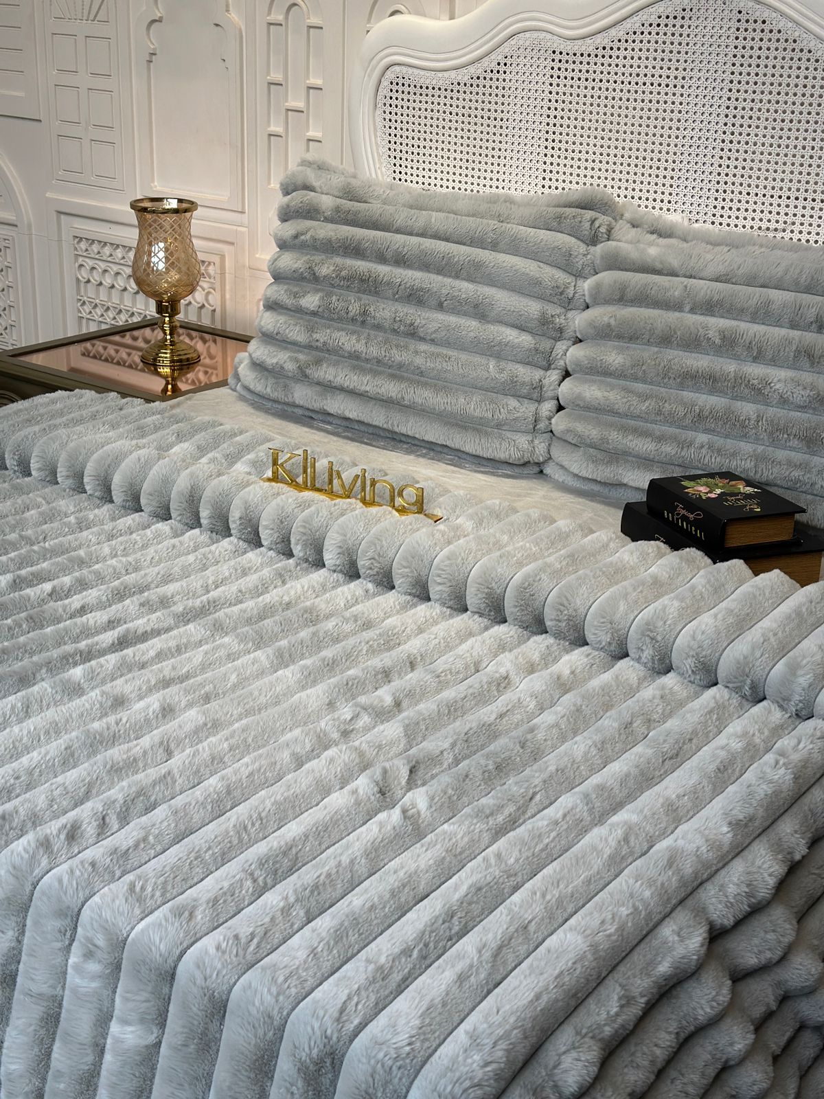 Luxury Ultra-Soft Faux Fur Bedding Set | 1 Quilt + 2 Pillow Shams