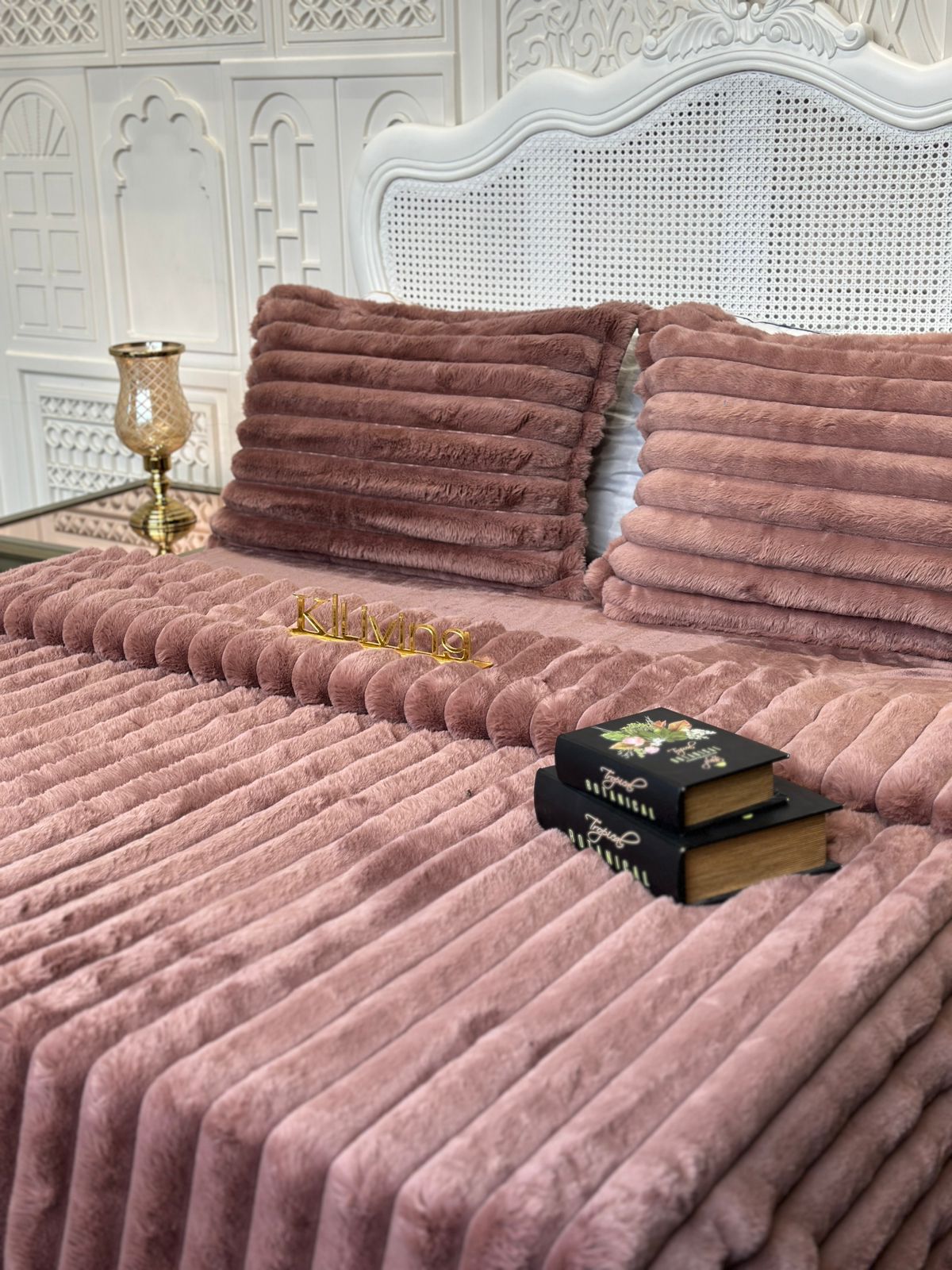 Luxury Ultra-Soft Faux Fur Bedding Set | 1 Quilt + 2 Pillow Shams